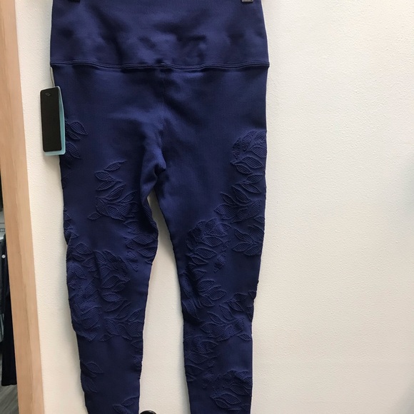 Nux Thrive Texture Legging - Picture 3 of 3